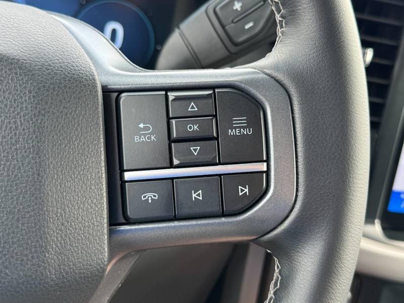 Ford F-150 Vehicle Full-screen Gallery Image 17