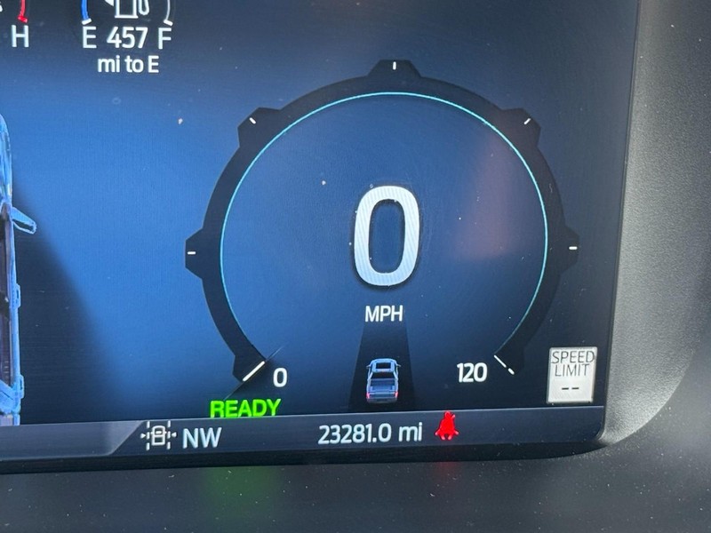 Ford F-150 Vehicle Full-screen Gallery Image 18