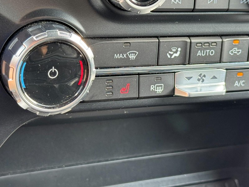 Ford F-150 Vehicle Full-screen Gallery Image 19