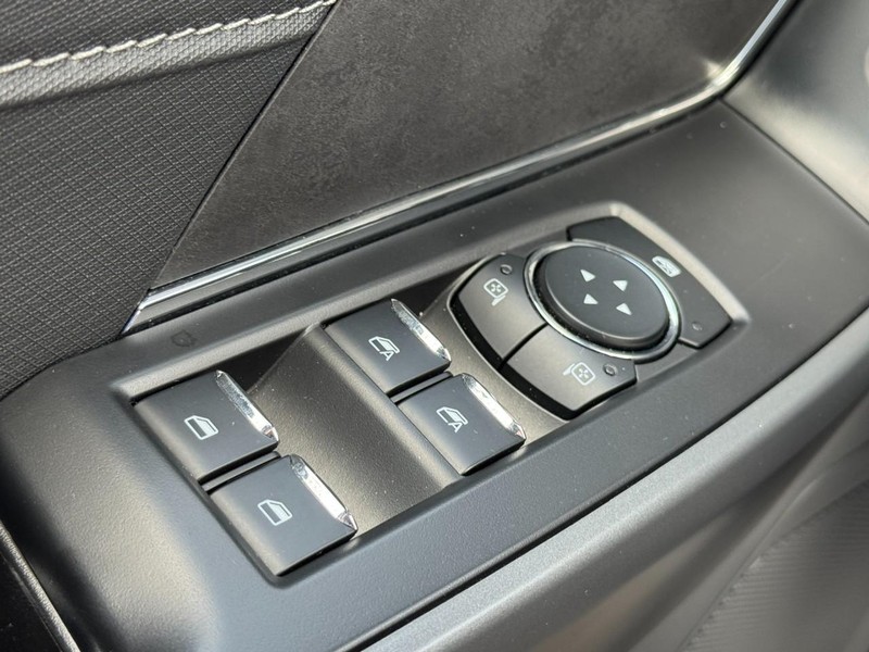 Ford F-150 Vehicle Full-screen Gallery Image 22