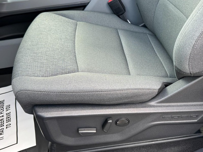 Ford F-150 Vehicle Full-screen Gallery Image 23