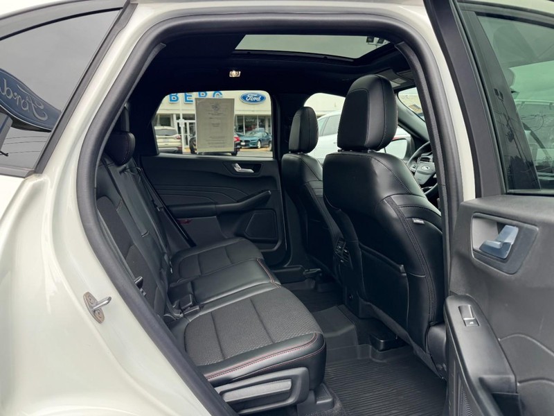 Ford Escape Vehicle Full-screen Gallery Image 10