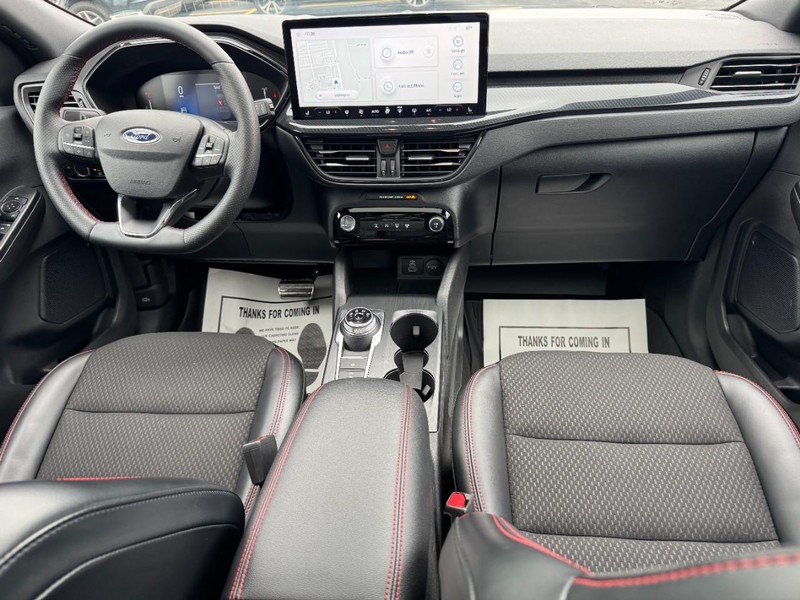 Ford Escape Vehicle Full-screen Gallery Image 11