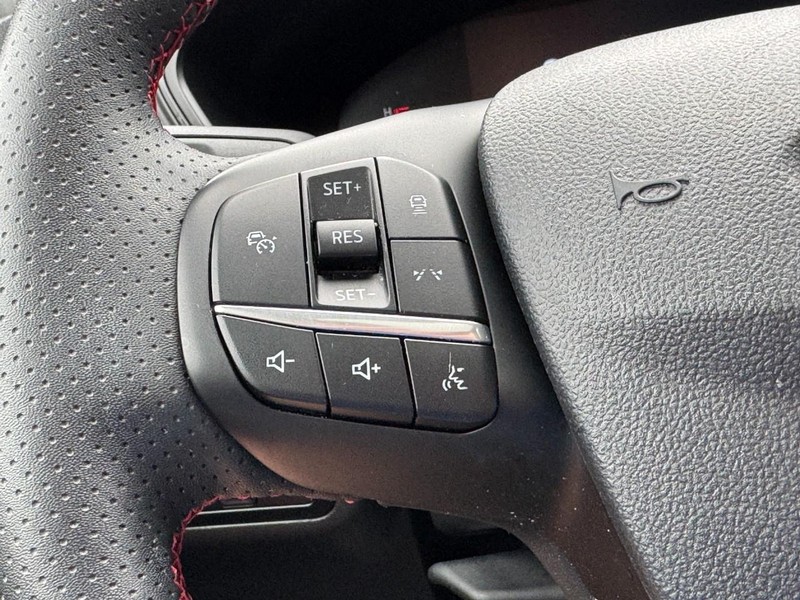 Ford Escape Vehicle Full-screen Gallery Image 16