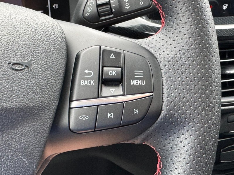 Ford Escape Vehicle Full-screen Gallery Image 17