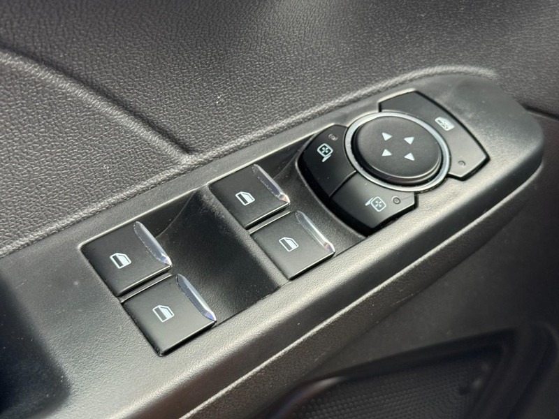 Ford Escape Vehicle Full-screen Gallery Image 23