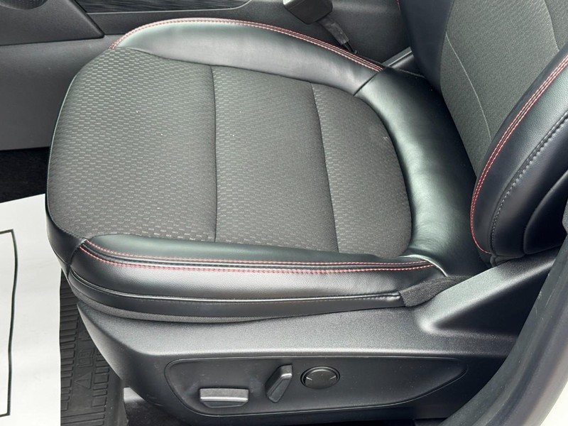 Ford Escape Vehicle Full-screen Gallery Image 24