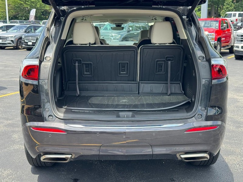 Buick Enclave Vehicle Full-screen Gallery Image 05
