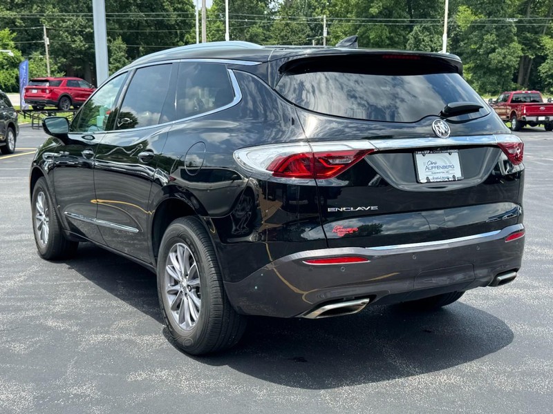 Buick Enclave Vehicle Full-screen Gallery Image 06