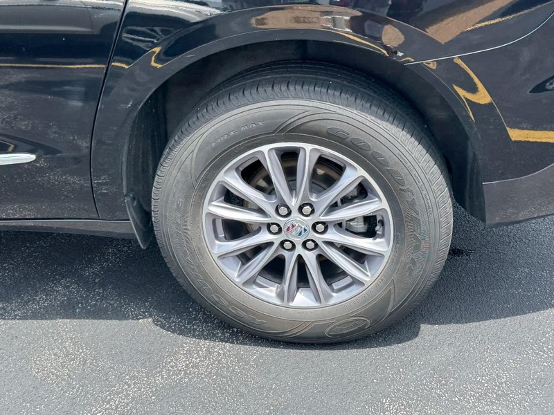 Buick Enclave Vehicle Full-screen Gallery Image 07