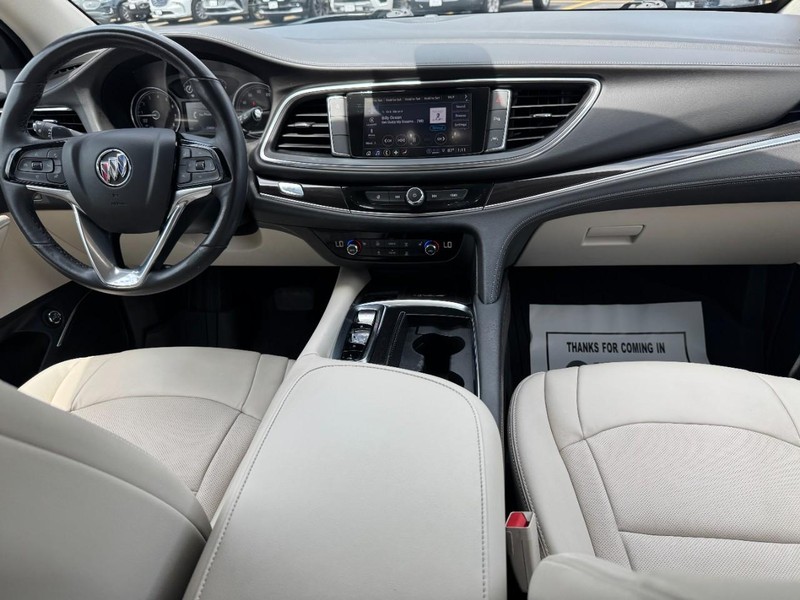 Buick Enclave Vehicle Full-screen Gallery Image 12