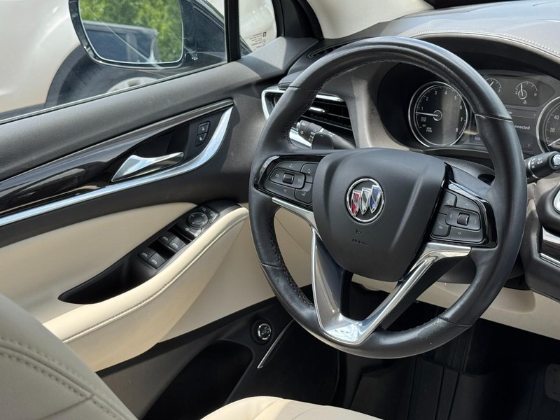 Buick Enclave Vehicle Full-screen Gallery Image 13