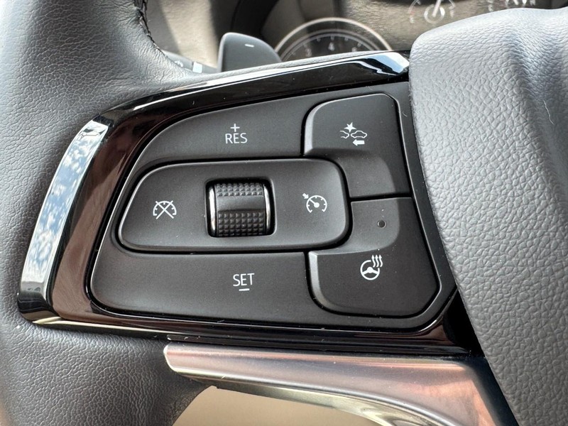 Buick Enclave Vehicle Full-screen Gallery Image 17