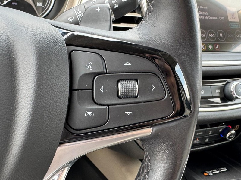 Buick Enclave Vehicle Full-screen Gallery Image 18