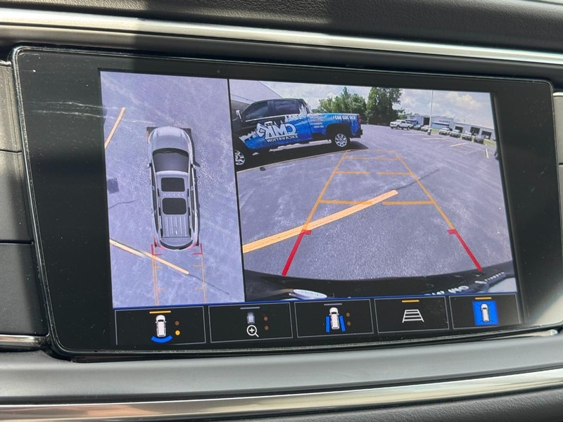 Buick Enclave Vehicle Full-screen Gallery Image 22