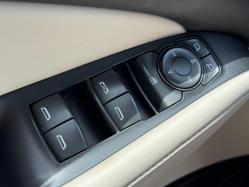 Buick Enclave Vehicle Full-screen Gallery Image 23