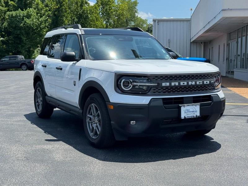 Ford Bronco Sport Vehicle Full-screen Gallery Image 02