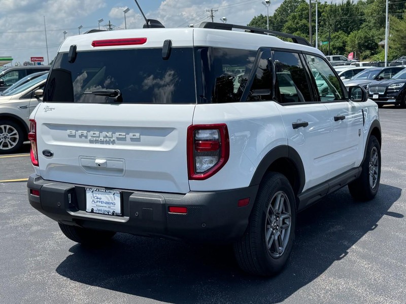 Ford Bronco Sport Vehicle Full-screen Gallery Image 03