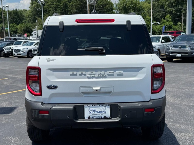 Ford Bronco Sport Vehicle Full-screen Gallery Image 04