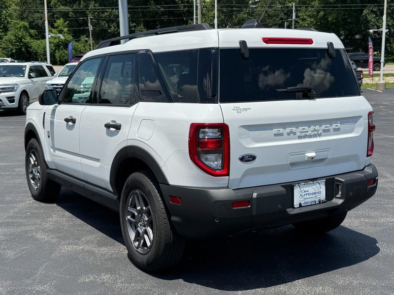 Ford Bronco Sport Vehicle Full-screen Gallery Image 06