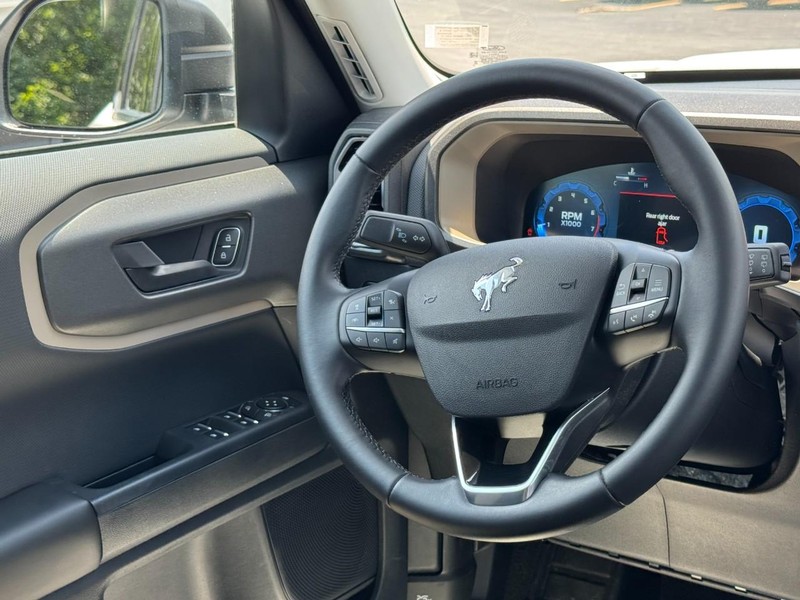 Ford Bronco Sport Vehicle Full-screen Gallery Image 12