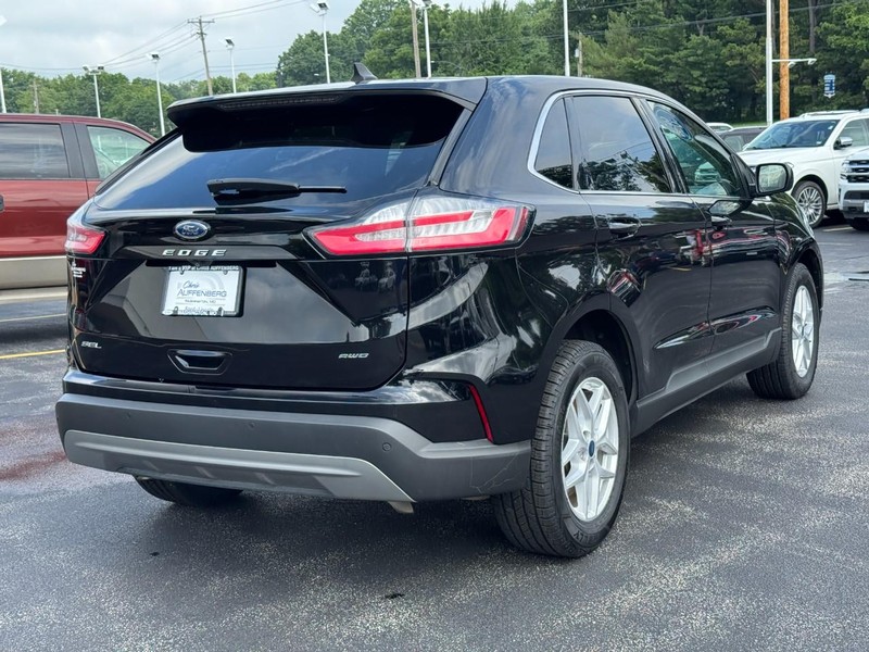 Ford Edge Vehicle Full-screen Gallery Image 03