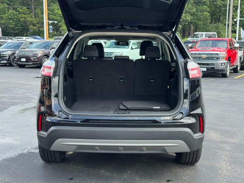 Ford Edge Vehicle Full-screen Gallery Image 05