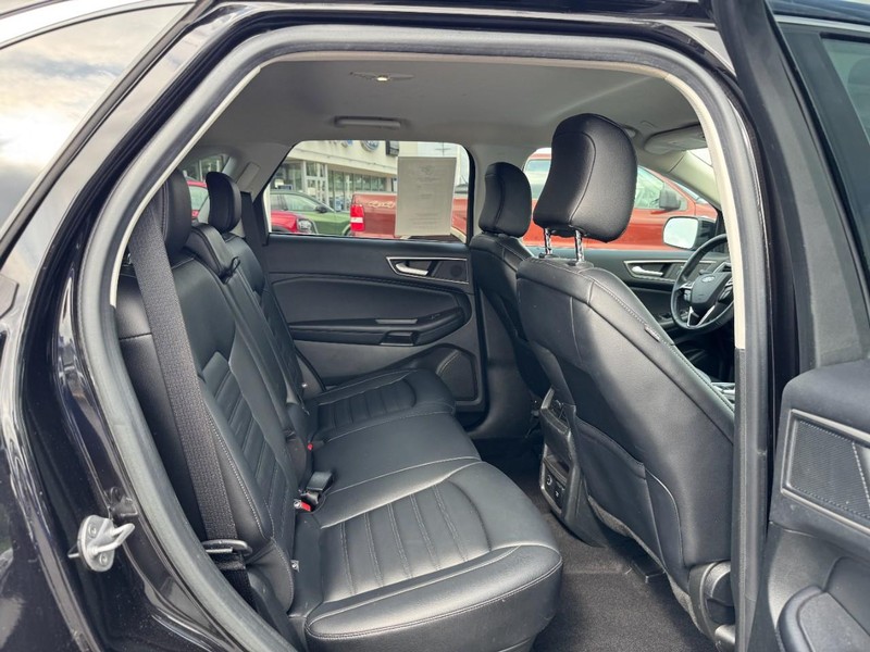 Ford Edge Vehicle Full-screen Gallery Image 10