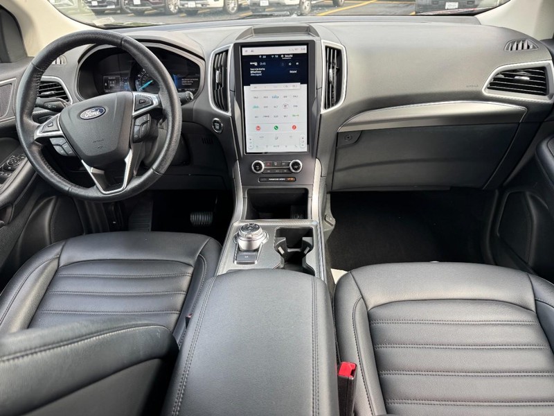 Ford Edge Vehicle Full-screen Gallery Image 11