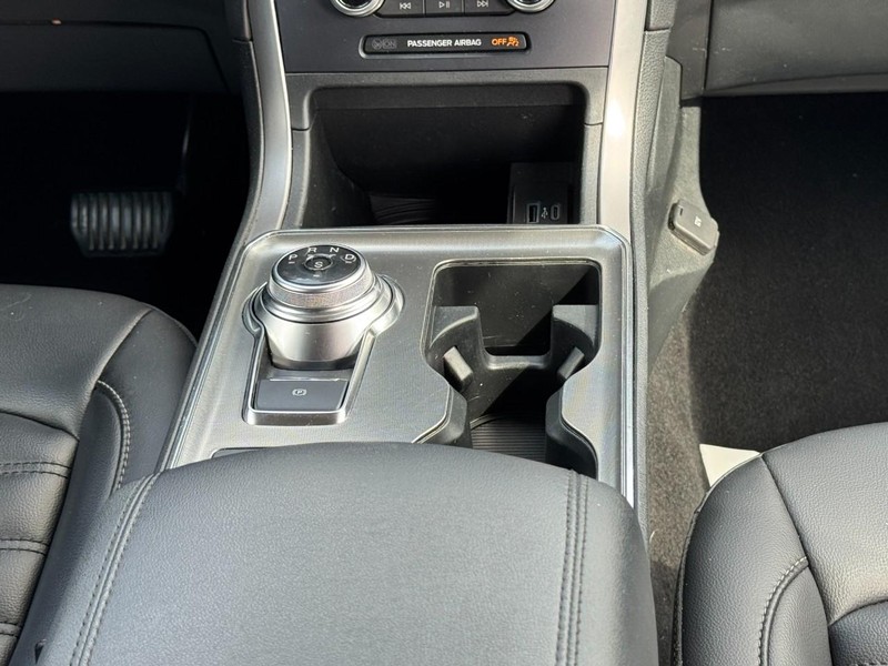 Ford Edge Vehicle Full-screen Gallery Image 14