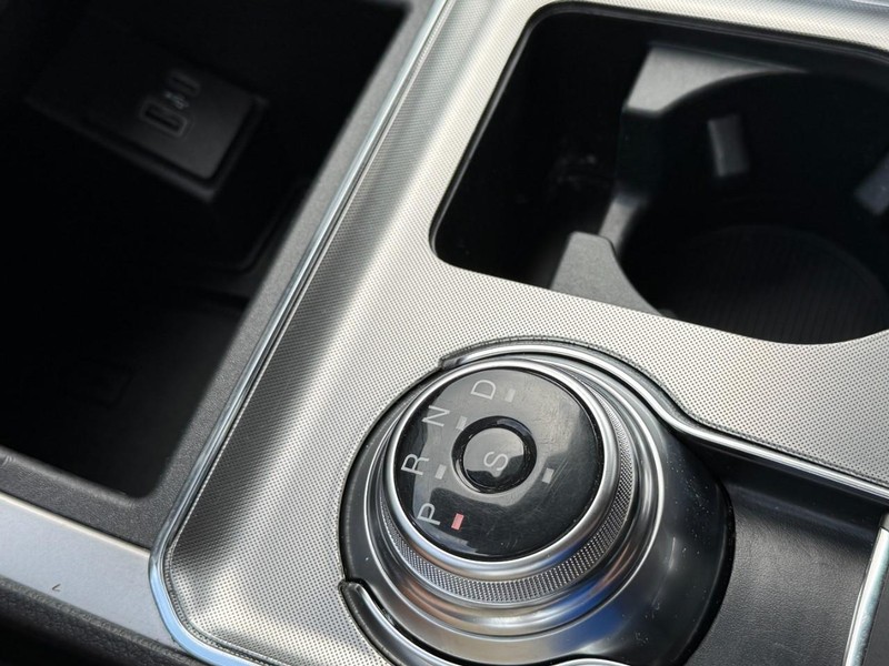 Ford Edge Vehicle Full-screen Gallery Image 19