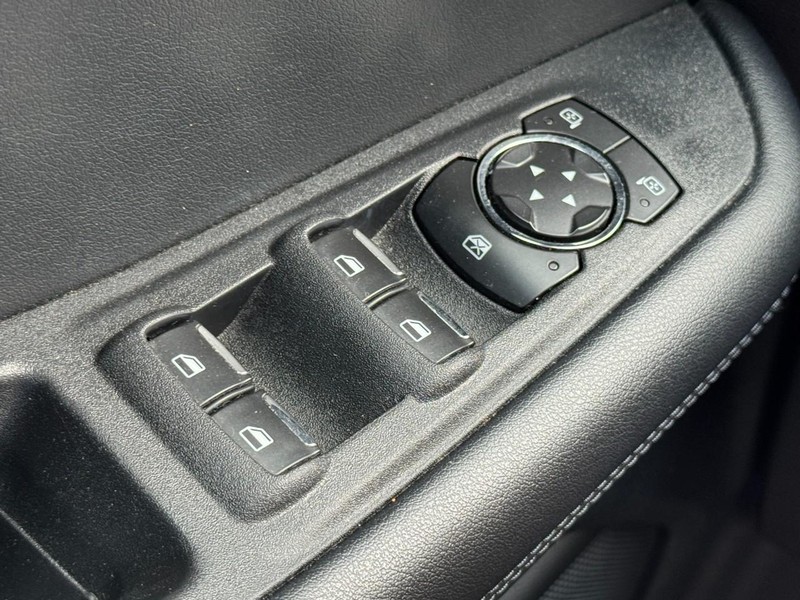 Ford Edge Vehicle Full-screen Gallery Image 22