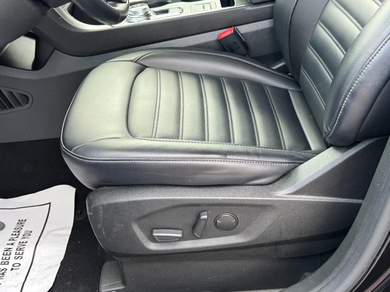 Ford Edge Vehicle Full-screen Gallery Image 23