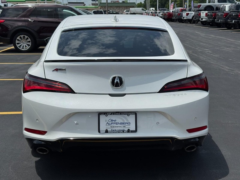 Acura Integra Vehicle Full-screen Gallery Image 04