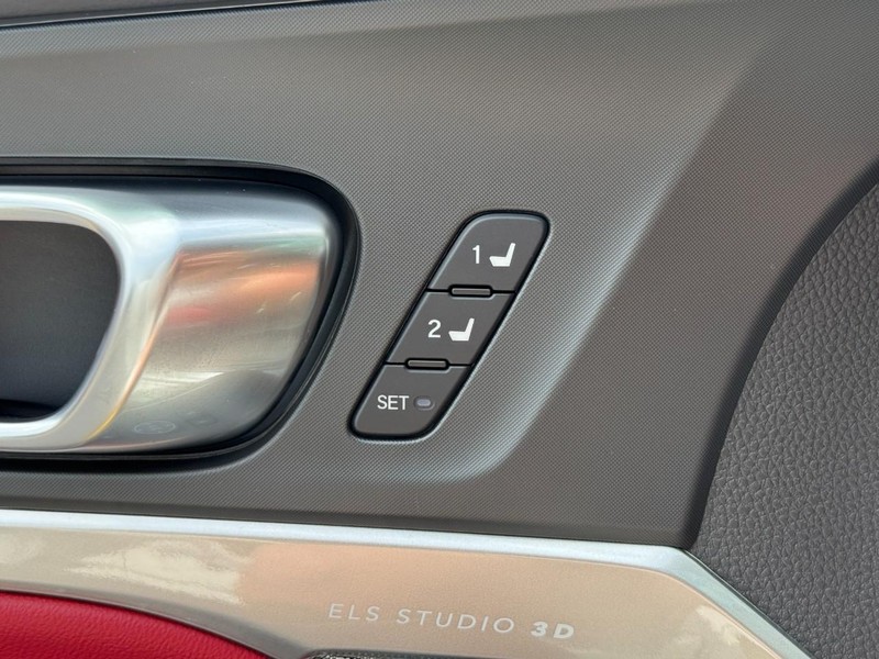 Acura Integra Vehicle Full-screen Gallery Image 16