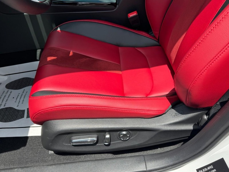 Acura Integra Vehicle Full-screen Gallery Image 24