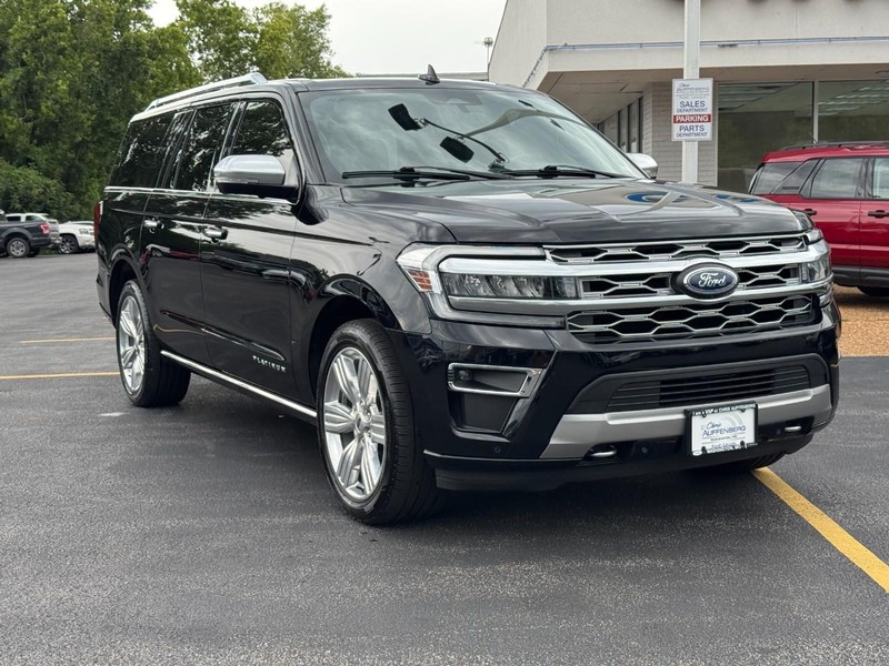 Ford Expedition Max Vehicle Full-screen Gallery Image 02