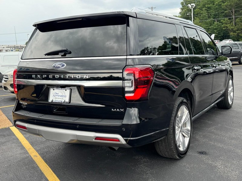 Ford Expedition Max Vehicle Full-screen Gallery Image 03