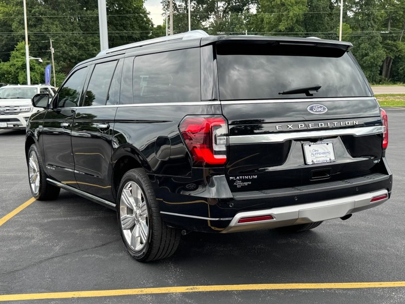 Ford Expedition Max Vehicle Full-screen Gallery Image 06