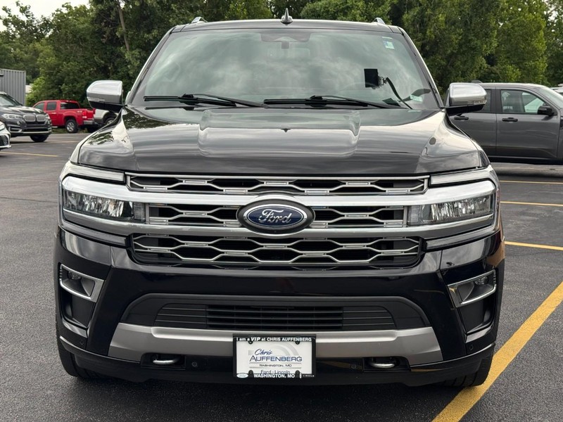 Ford Expedition Max Vehicle Full-screen Gallery Image 09