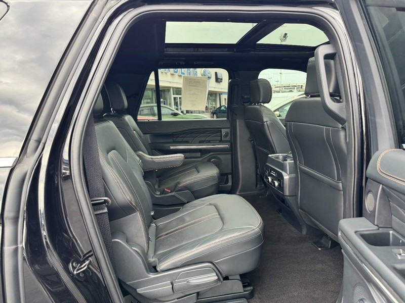 Ford Expedition Max Vehicle Full-screen Gallery Image 10