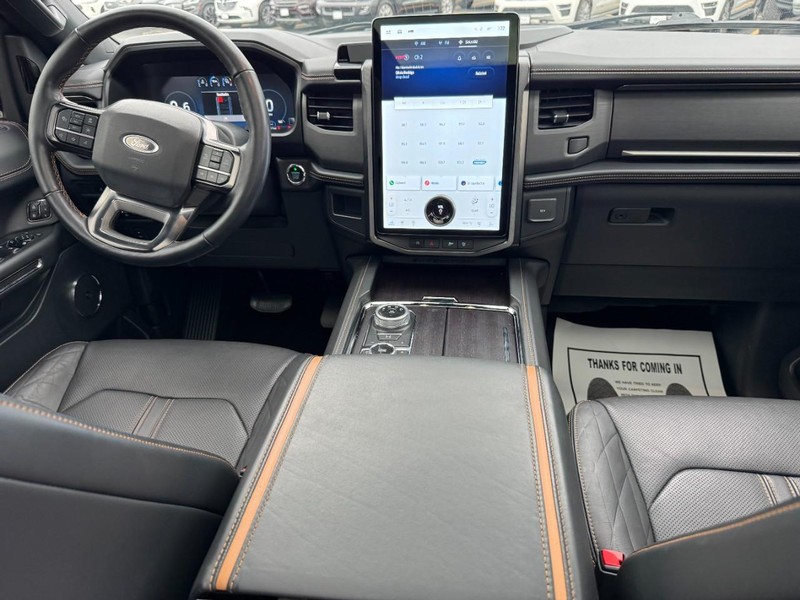 Ford Expedition Max Vehicle Full-screen Gallery Image 12