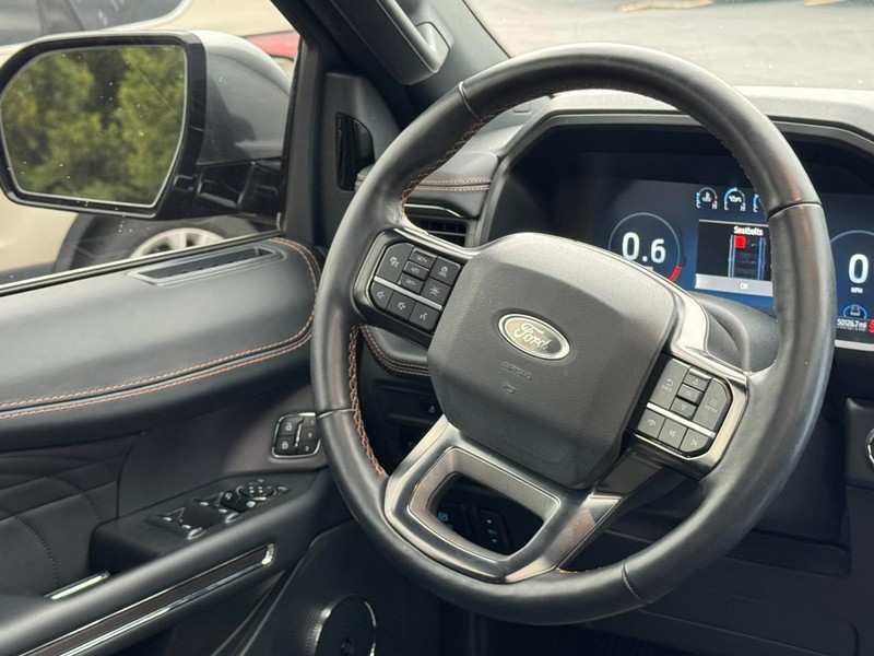 Ford Expedition Max Vehicle Full-screen Gallery Image 13