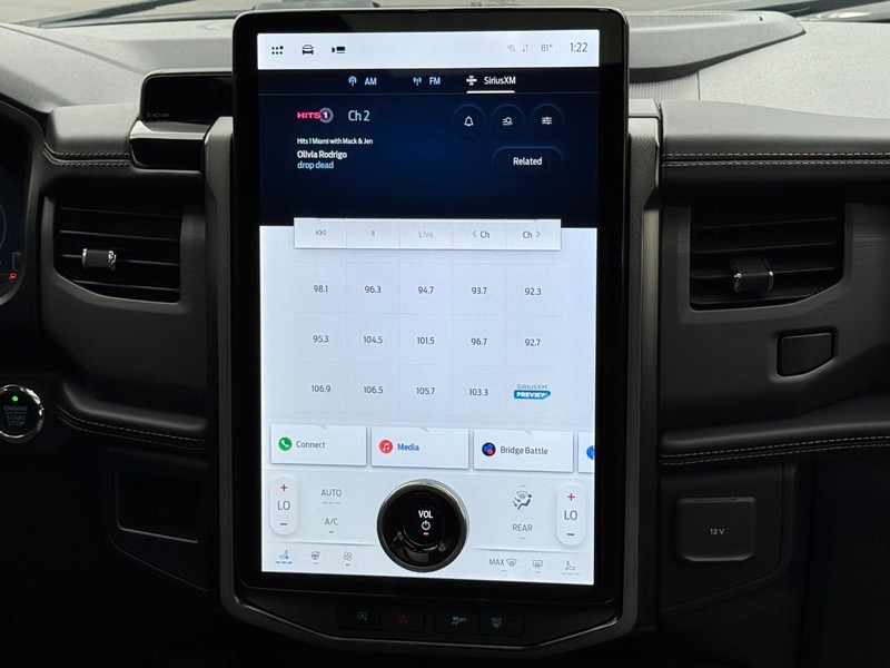 Ford Expedition Max Vehicle Full-screen Gallery Image 14