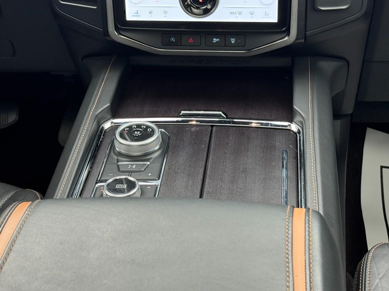 Ford Expedition Max Vehicle Full-screen Gallery Image 15