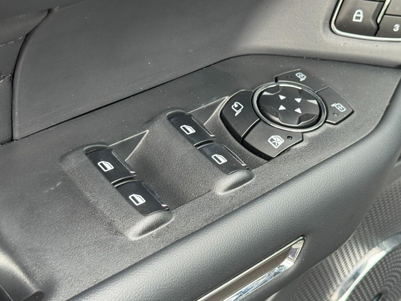 Ford Expedition Max Vehicle Full-screen Gallery Image 24