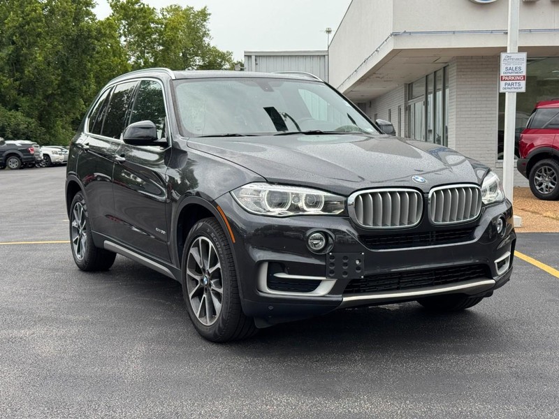 BMW X5 Vehicle Full-screen Gallery Image 02