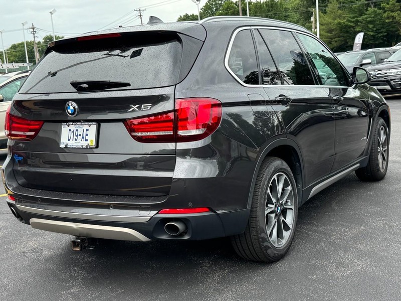 BMW X5 Vehicle Full-screen Gallery Image 03