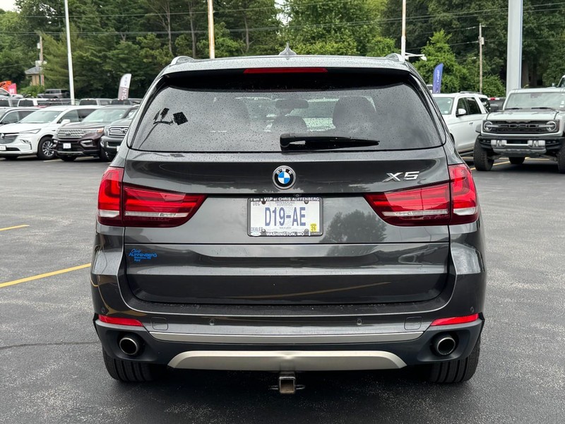 BMW X5 Vehicle Full-screen Gallery Image 04