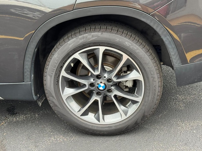 BMW X5 Vehicle Full-screen Gallery Image 07